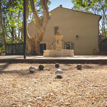 فندق مبيت وإفطار Domaine De La Baratonne 3*