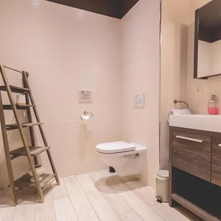 فندق مبيت وإفطار Domaine De La Baratonne 3*
