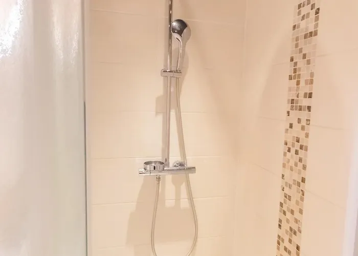 فندق مبيت وإفطار Domaine De La Baratonne 3*