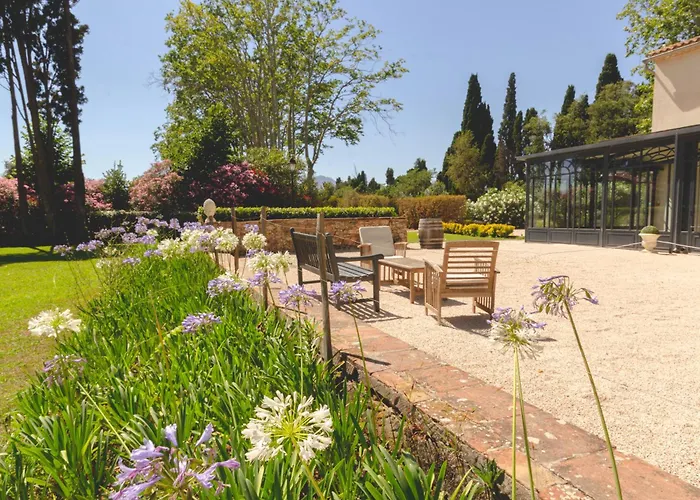Domaine De La Baratonne 3* لا غارد